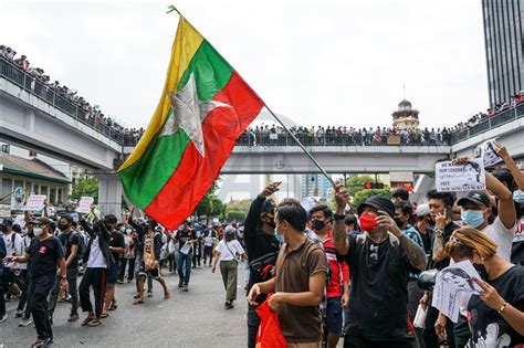 M­y­a­n­m­a­r­­d­a­ ­D­a­r­b­e­ ­K­a­r­ş­ı­t­ı­ ­P­r­o­t­e­s­t­o­l­a­r­ ­Ü­ç­ü­n­c­ü­ ­G­ü­n­ü­n­d­e­ ­D­e­ ­S­ü­r­ü­y­o­r­